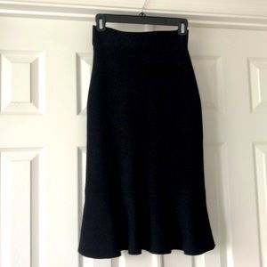 Black skirt. Gray interior.